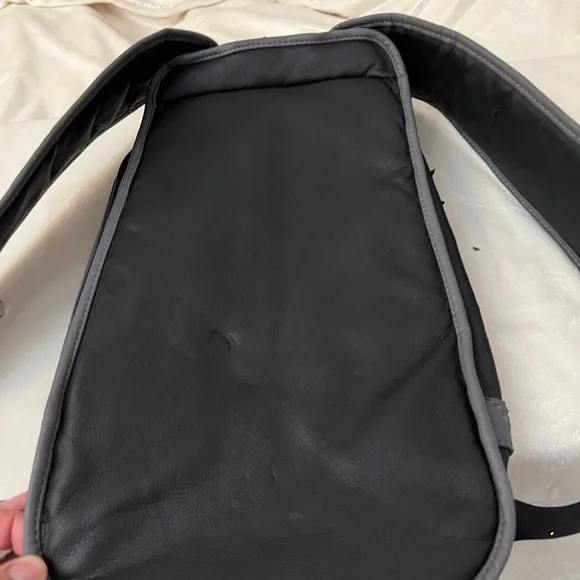 Vespa Black Backpack with multiple pockets, heavy duty zippers. Faux leather - Picture 12 of 14